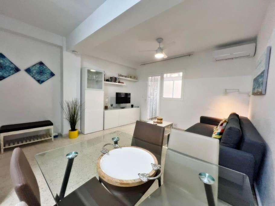 Magnifico Apartamento En El Centro De Фуeнхирола Екстериор снимка